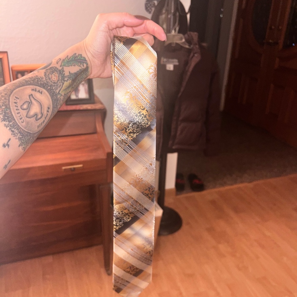 Elegant Gold and Silver Men's Tie
